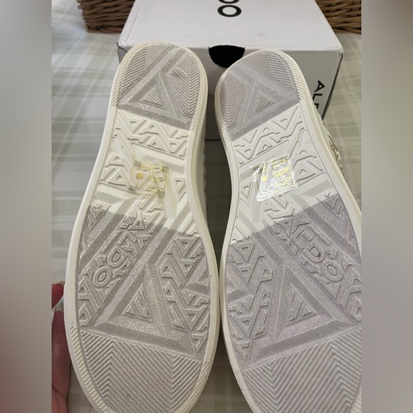 NIB Aldo LoveNow sneakers in white with gold accents, size 11 - Picture 5 of 7